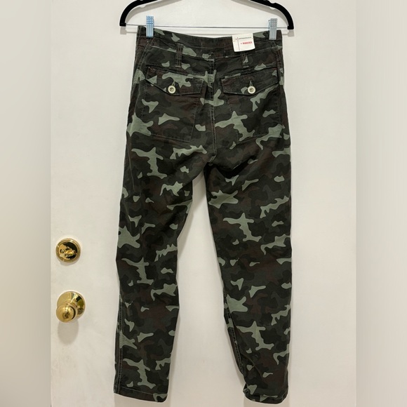 NWT Anthropologie Wanderer Camo pants. Size 28 - Picture 5 of 12